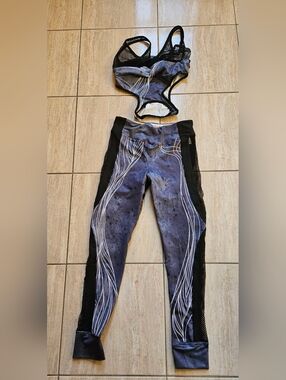 Gray & Black Athletic Set - Sports Bra and Leggings